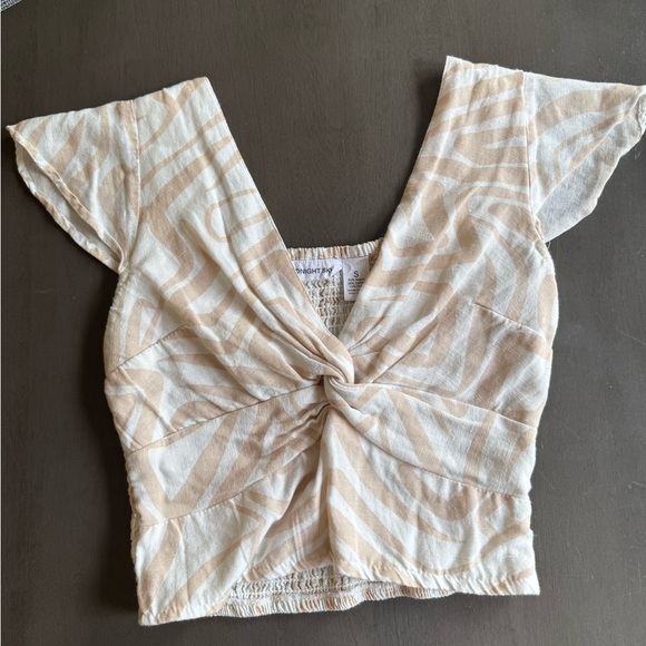 Midnight Sky Beige Printed Crop Flutter Sleeve Blouse Women’s Size Small - Picture 1 of 5